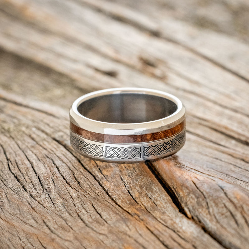 "VERTIGO" - CELTIC SAILOR'S KNOT ENGRAVED WITH REDWOOD WEDDING RING-3