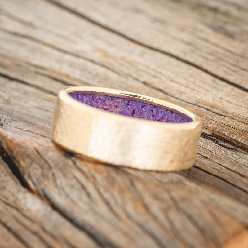 HAMMERED GOLD WEDDING BAND WITH SLEEPY LAVENDER OPAL LINING-6